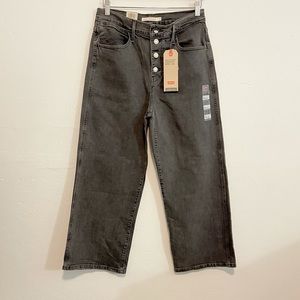 NWT! LEVI’S Mile High Cropped Wide Leg Jeans!